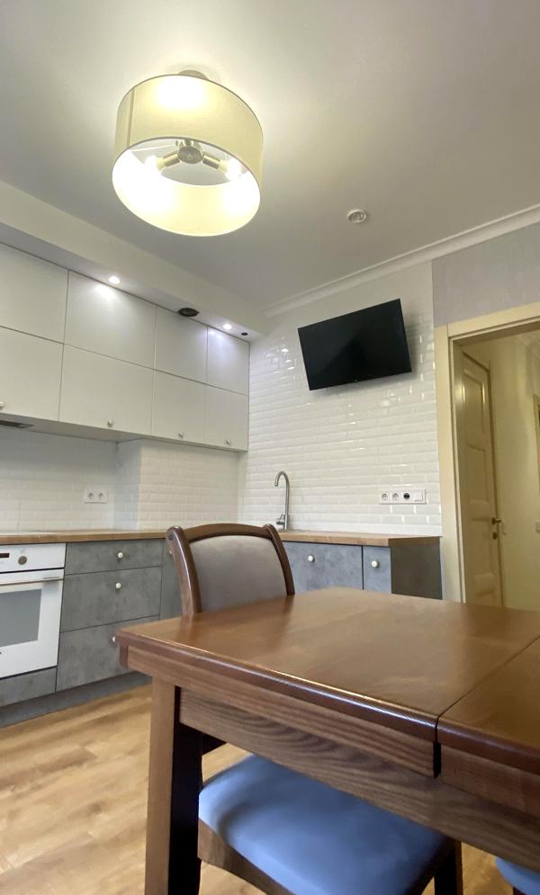 Spacious 2-Room Apartment near Ipodrom Metro with Park View