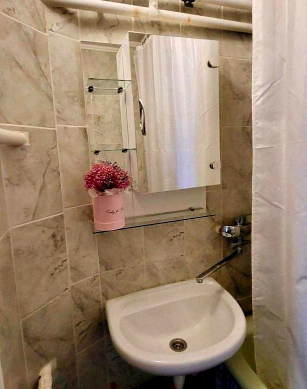 2-bedroom apartment near Akademmistechko metro, fully furnished
