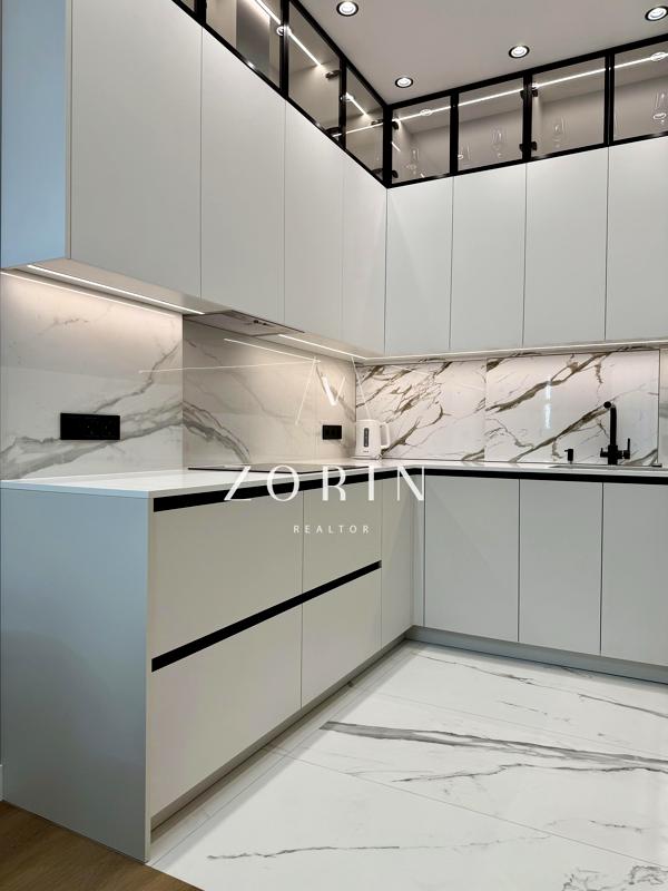 Luxury 3-Bedroom Apartment in Delight Hall Complex