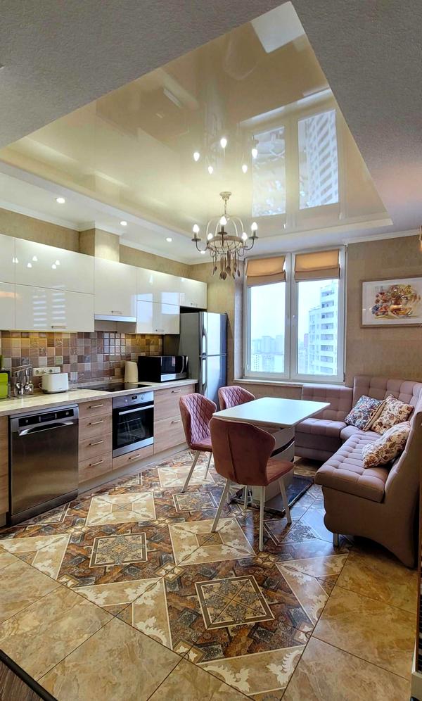 Spacious 1-Bedroom Apartment in Poznyaki with Modern Design