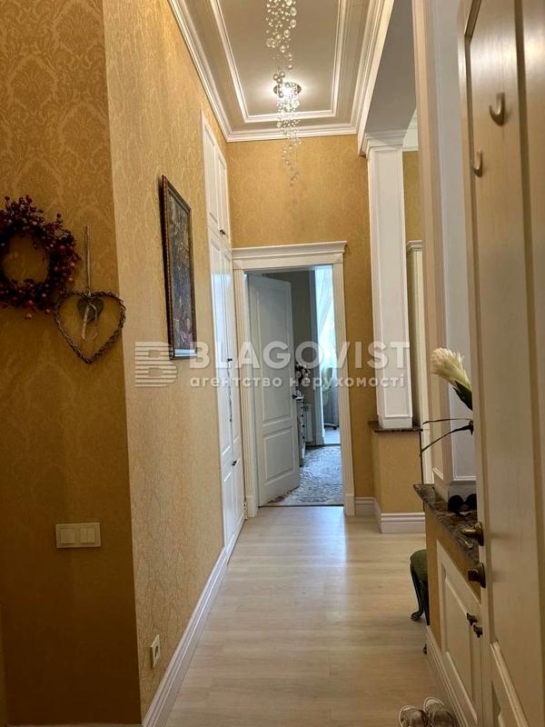Two-room apartment in city center with designer renovation