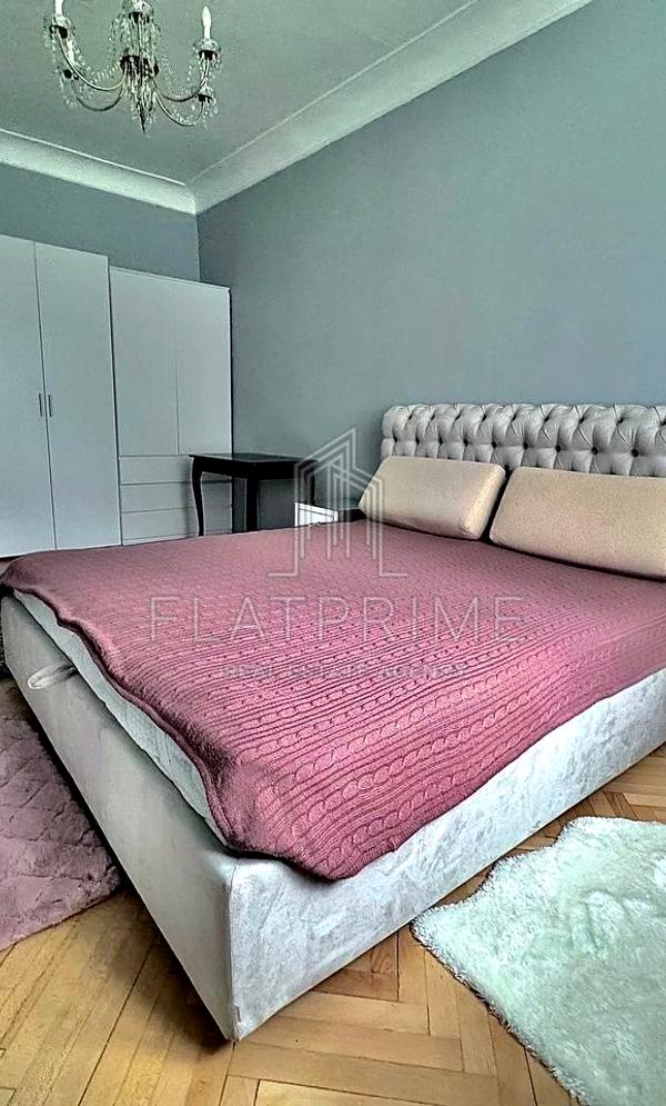Two-Room Apartment in Stalin-Era Building near Shuljavska Metro