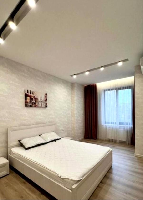 Spacious 1-room apartment near Arcadia and sea with underground parking