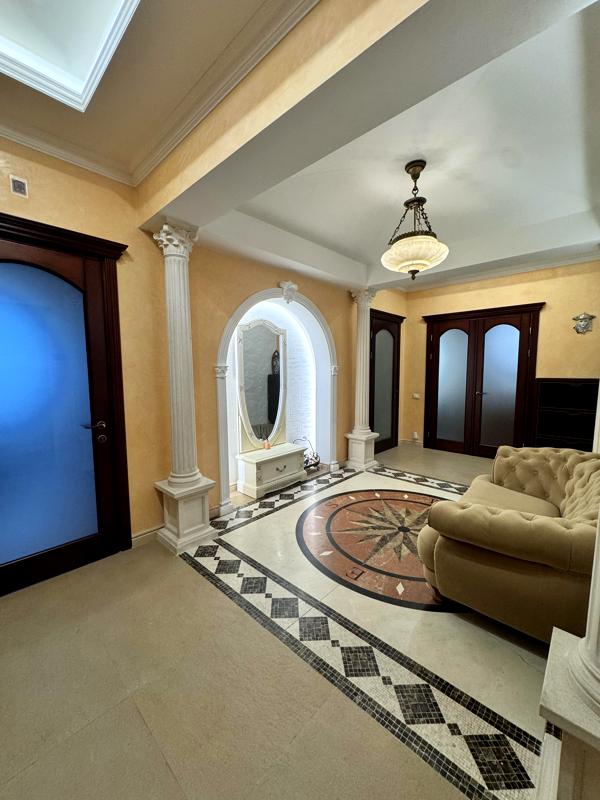 3-Room Apartment in Shevchenko Avenue, Odessa with Premium Renovation