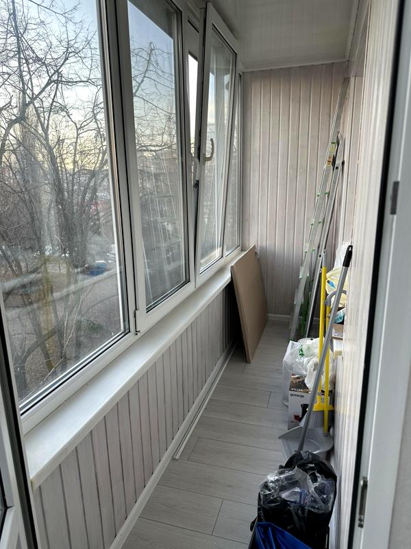 Newly renovated one-bedroom apartment near Lybidska metro