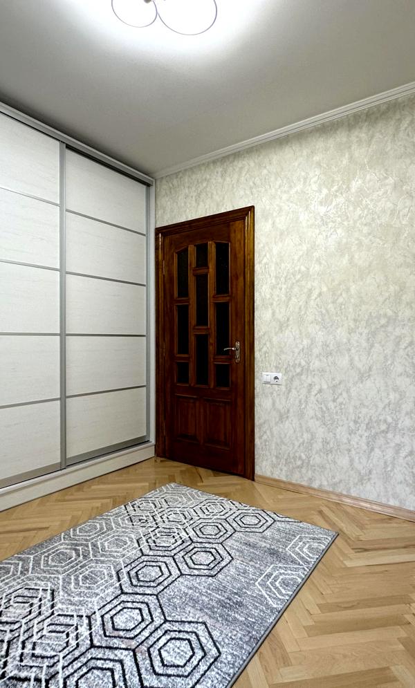 3-Room Apartment in Red Cherry Avenue, Sykhiv District
