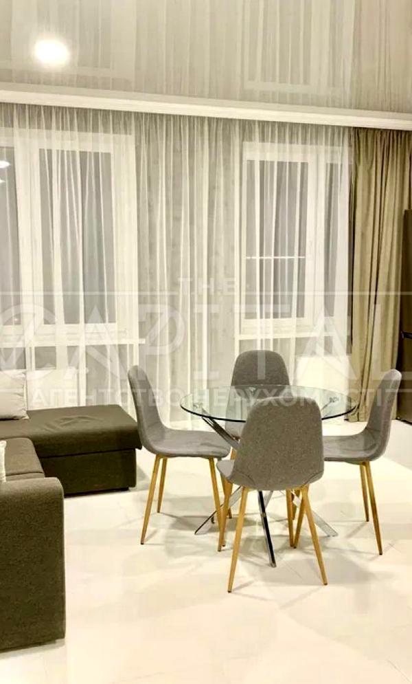 3-Bedroom Apartment in Novomostytskyi Complex with Designer Renovation