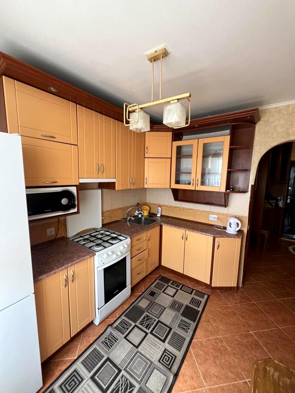 Spacious 1-Room Apartment near Market with Full Amenities