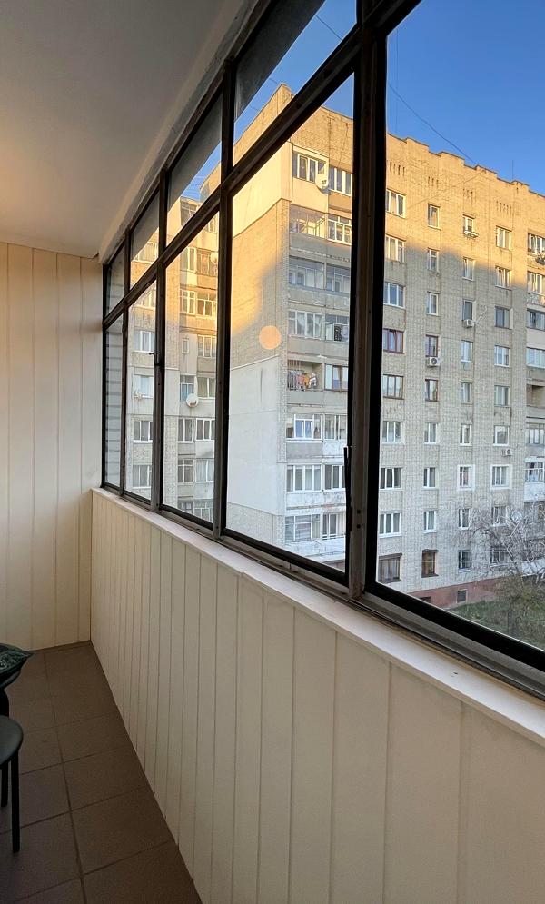 Spacious 1-Bedroom Apartment near Paton with Balconies and New Appliances