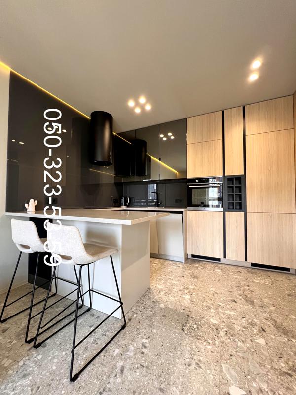 Designer 1-Bedroom Apartment with City View in French Quarter 2 Complex