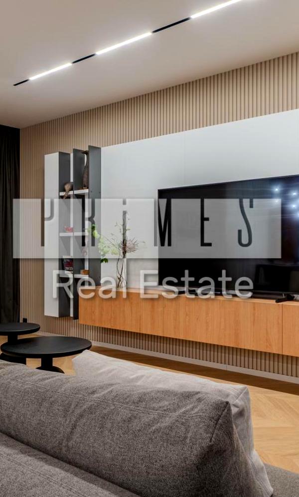 3-Bedroom Apartment in Novopecherski Lipki Complex