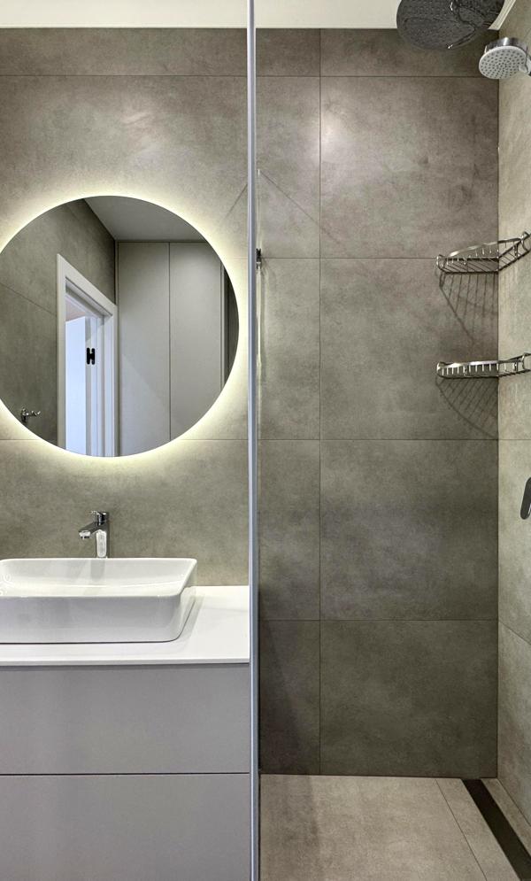 Designer 1-bedroom apartment with panoramic windows and open balcony in Respublika Complex