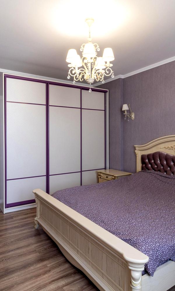3-Room Apartment in Solom'yansky District with Designer Renovation