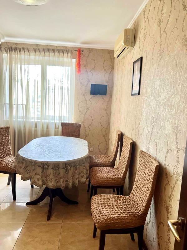 3-Room Apartment in Siniy Ptitsa Complex, First Floor, Fully Equipped