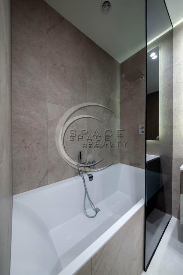 Spacious 3-bedroom apartment in Novopecherski Lipki Complex