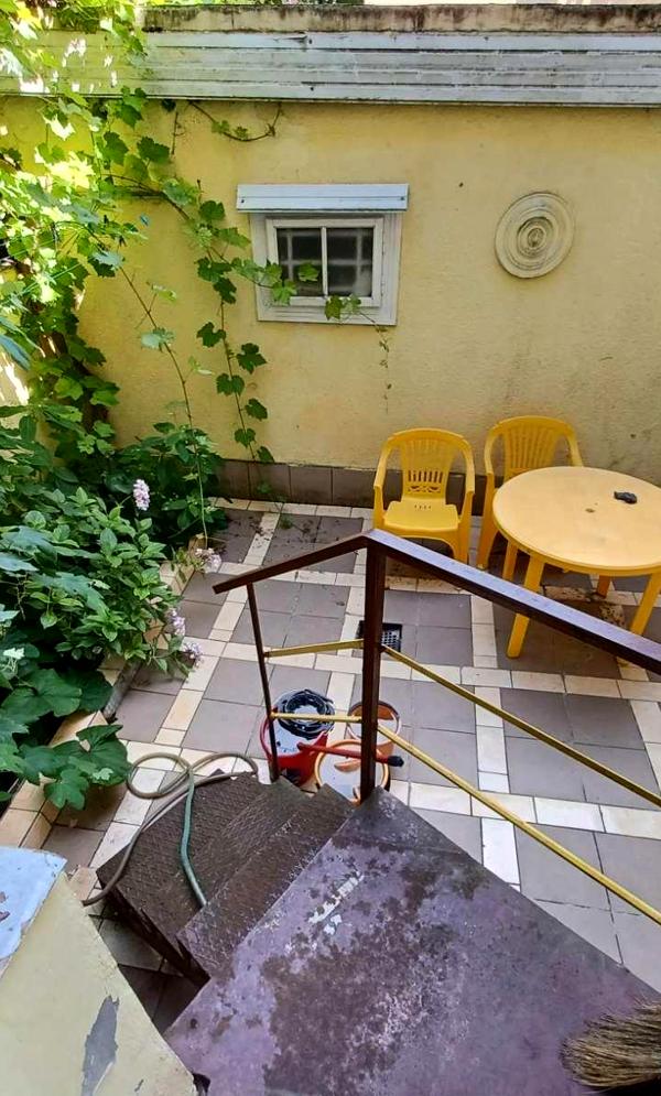 3-Room Apartment on Oleny Pchilky Street with Individual Heating