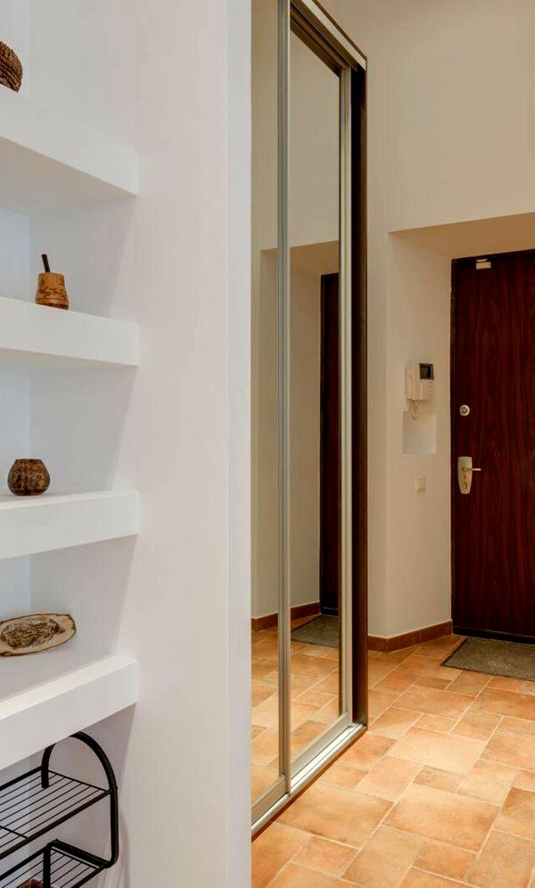 Spacious 3-bedroom apartment in historic neoclassical building near Shevchenko Park