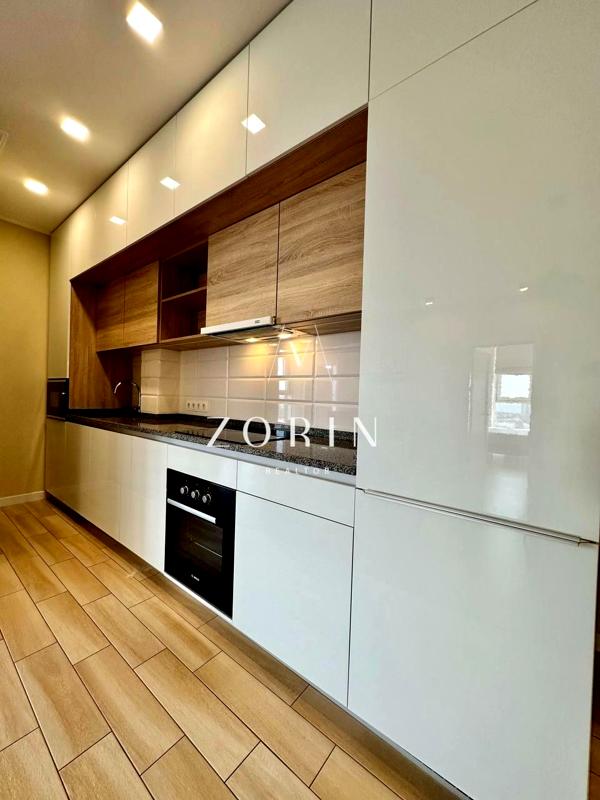 3-Room Apartment in Novodovryansky Complex, Spacious with Designer Renovation
