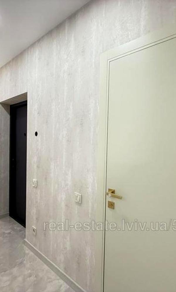 Designer Renovated Apartment in Avalon Yard Complex with Modern Amenities