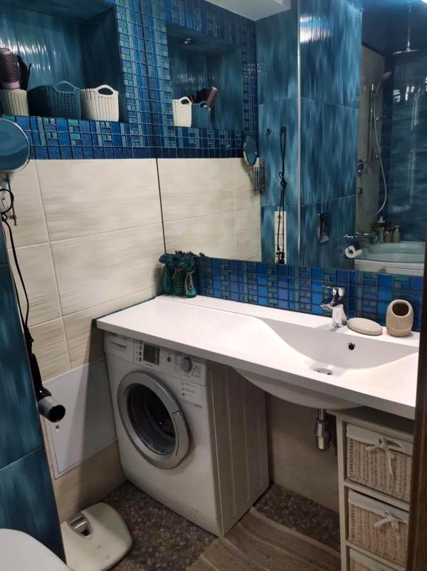 4-Room Spacious and Bright Apartment on Peremohy-5