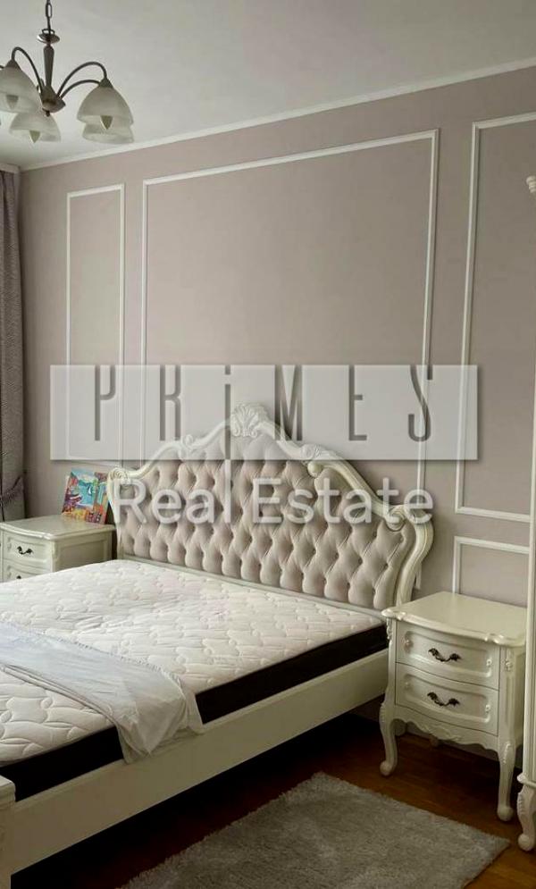 Spacious 2-bedroom apartment near metro