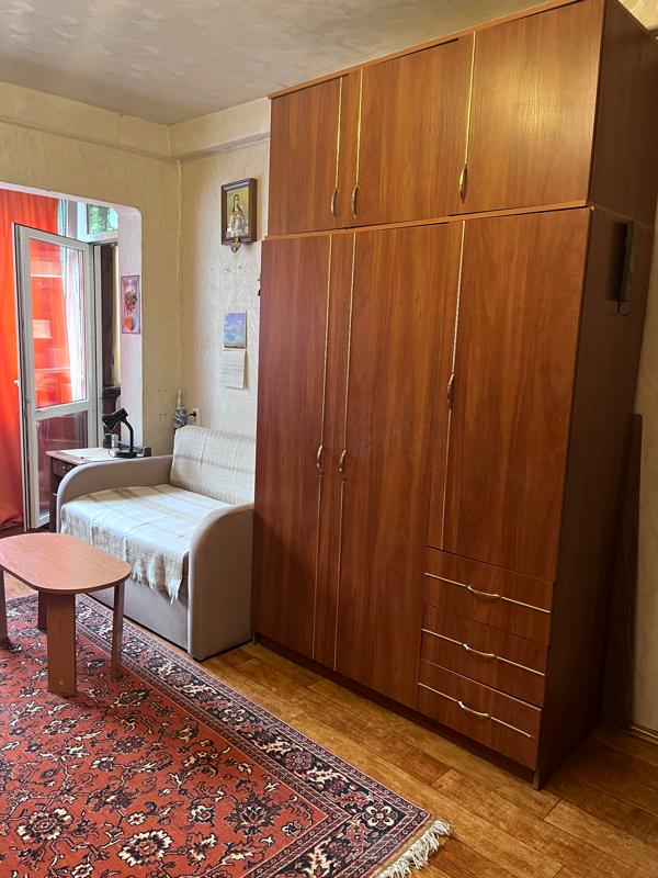 1-Bedroom Apartment near Ice Arena and Market