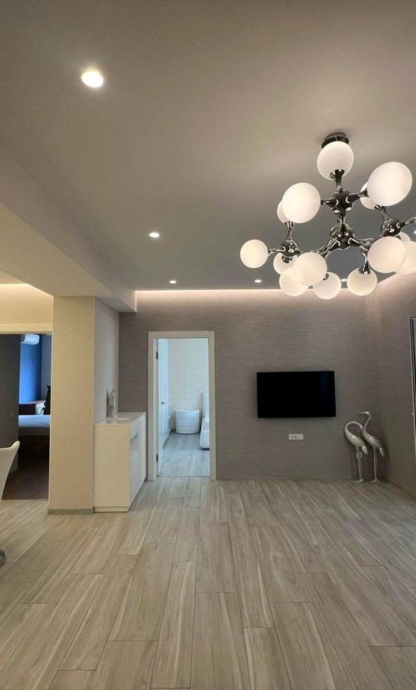 3-Bedroom Apartment in Podil, Hlybochytska Street, Modern Furnished