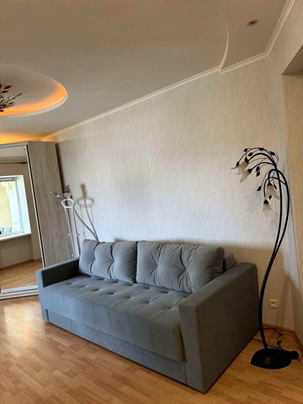 Spacious 2-Room Apartment in City Center near Palace of Ukraine Metro
