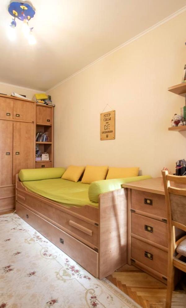 3-Room Apartment on Tatarska Street, Lukyanivska, Shevchenkivsky District