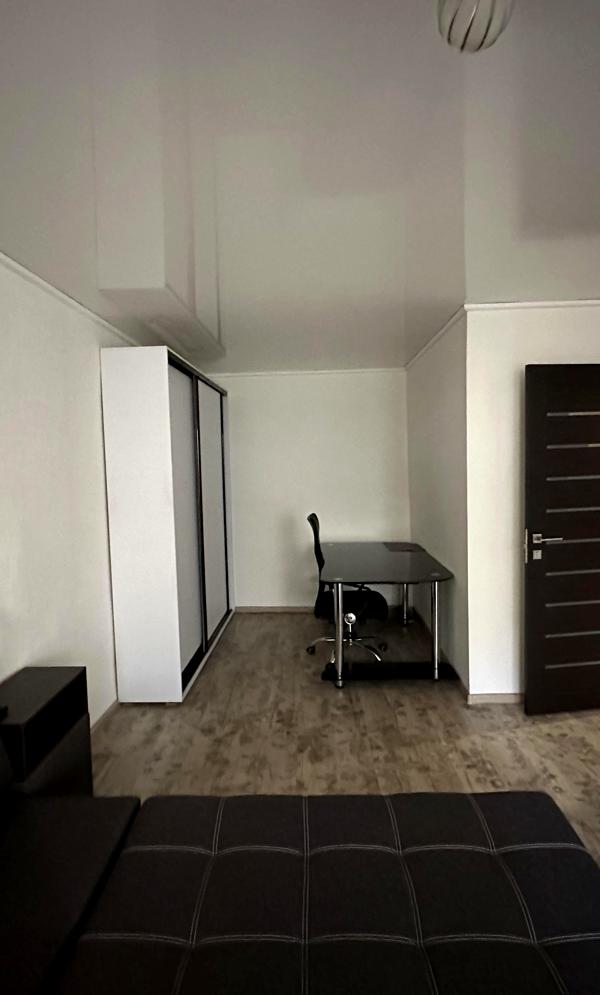 Spacious 1-Bedroom Apartment near Palats Ukrainy Metro