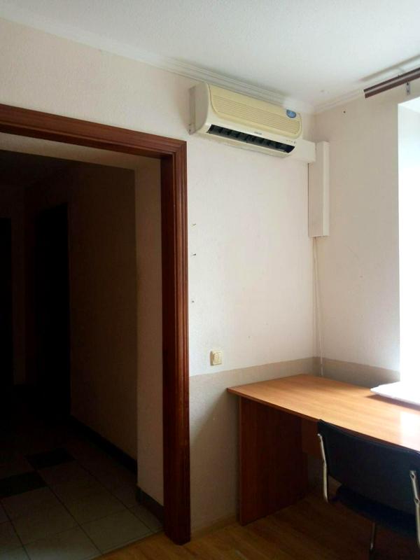 Comfortable 4-Room Apartment near Shuliavska Metro