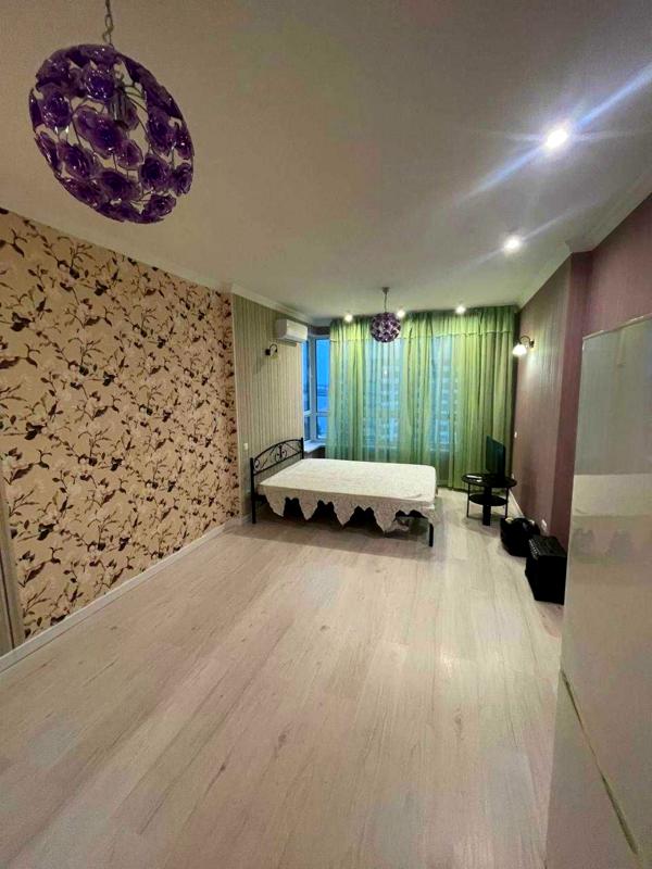 Apartment with Dnipro River View, Near Slavutych Metro