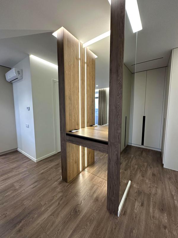 Designer 1.5-Room Apartment in Park Residents Complex