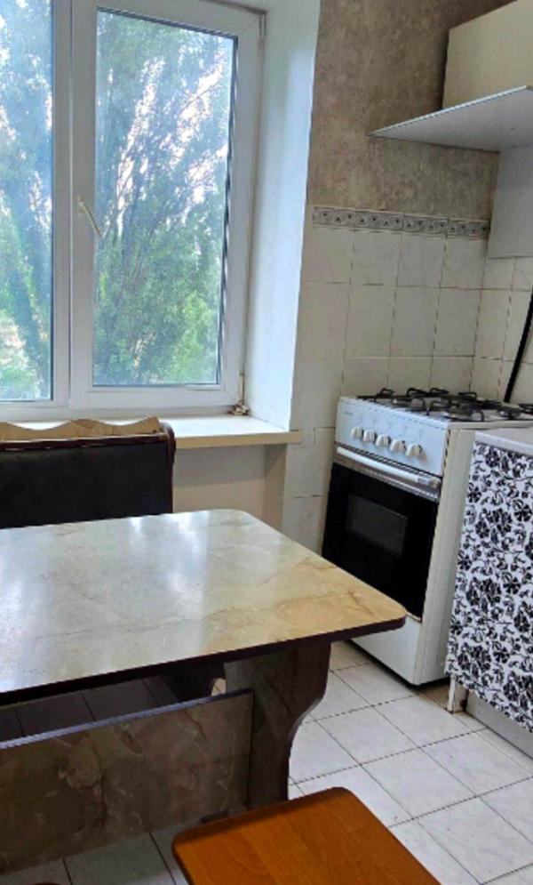 Spacious apartment near metro and park in Shevchenkivskyi district