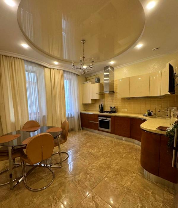 Spacious 2-room apartment near Shevchenko Park, close to Lanzheron Beach
