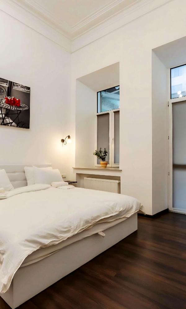 Smart Apartment in Central Kyiv at Ukrainian Heroes Square