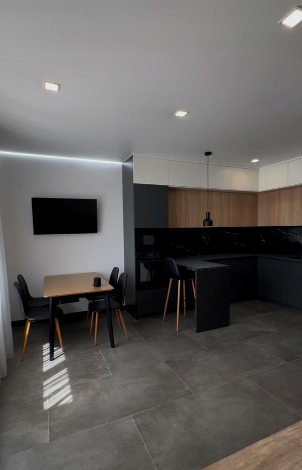 Designer Renovated Apartment in Syretski Sady Comfort Complex