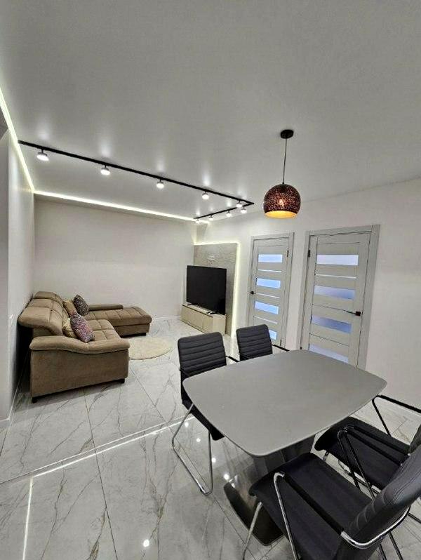 3-Room Studio Apartment in River Park Complex