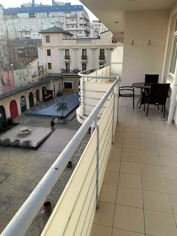 VIP 2-Room Apartment in Arcadia Complex with Pool and Elevator