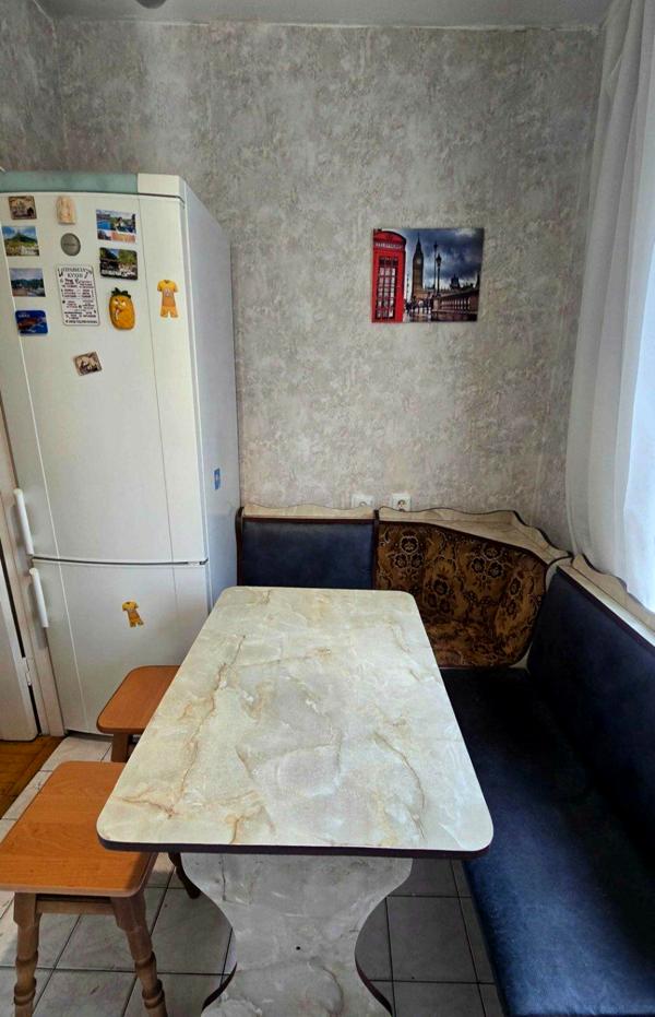 Spacious apartment near metro and park in Shevchenkivskyi district