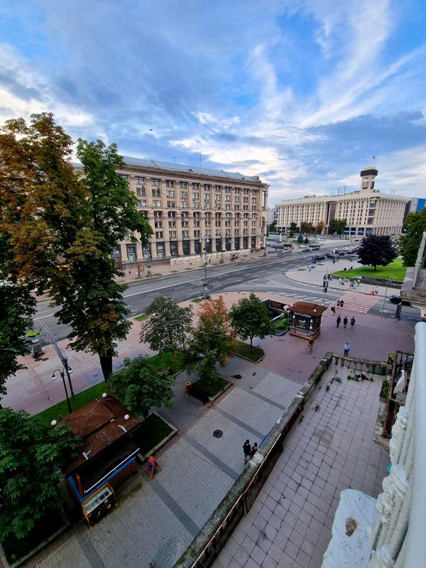 Stylish 3-room studio apartment in the heart of Kyiv, near Maidan Nezalezhnosti