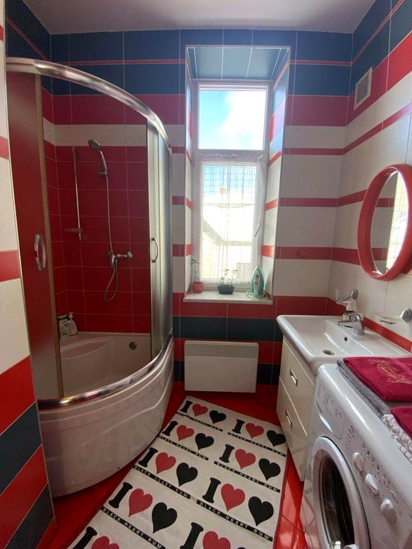 2-Room Apartment on Melnyka Street with Good Renovation