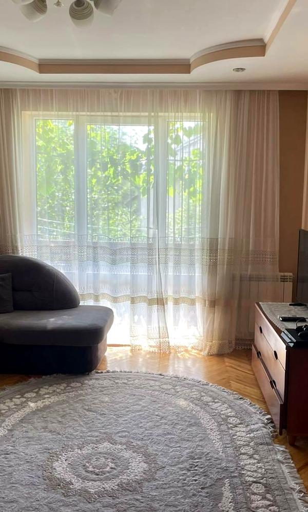 3-Room Apartment in Uzhhorod City Center with Parking and Garage