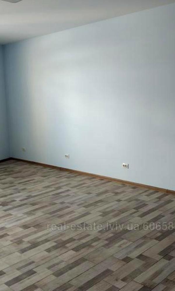 Spacious Apartment with Individual Heating, Suitable for Residential or Office Use