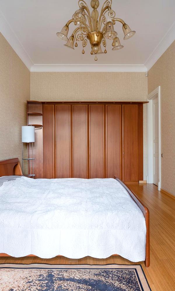 Spacious 2-Bedroom Apartment in Kyiv City Center with Terrace