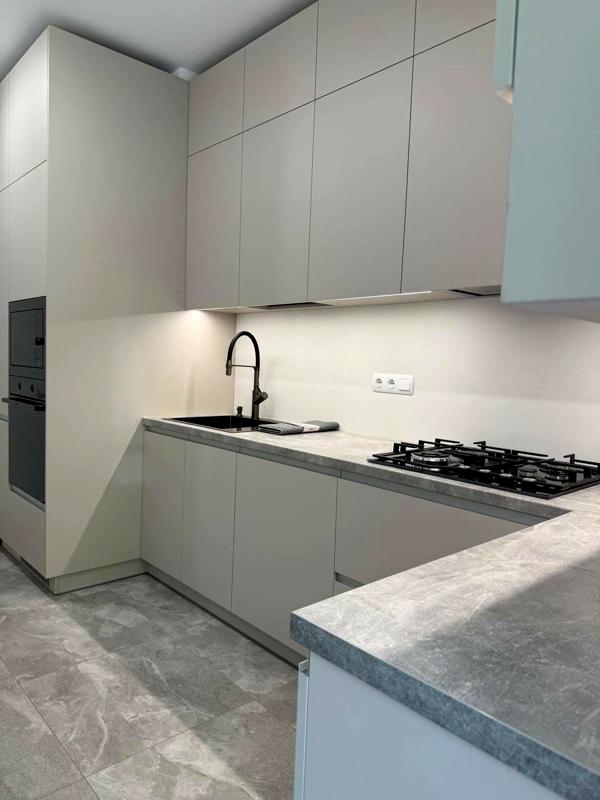 Two-bedroom apartment in new business-class building near Ukraine Stadium