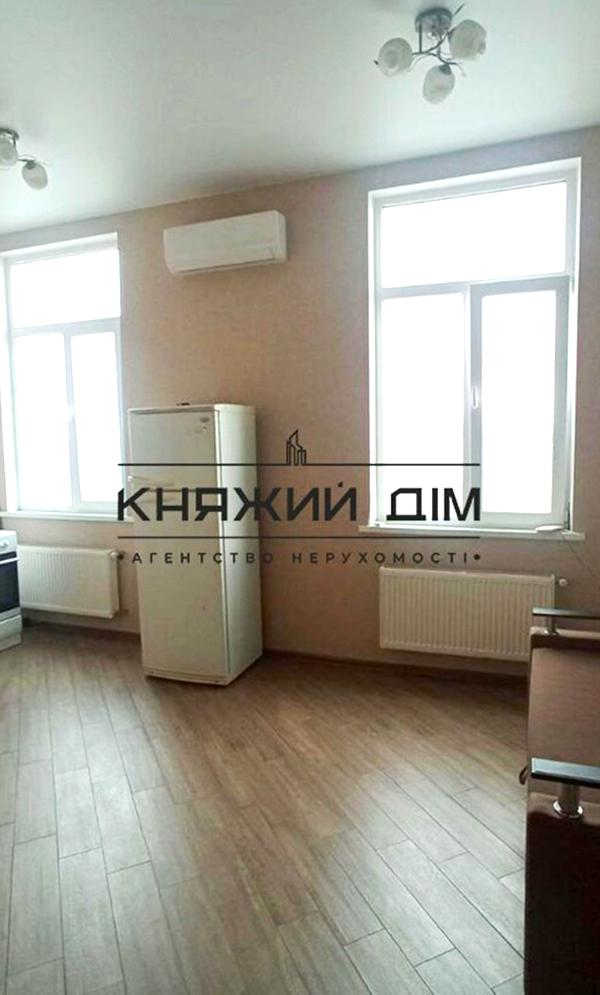 Studio Apartment on Svitlytskogo Street, Well-Equipped, Good Location