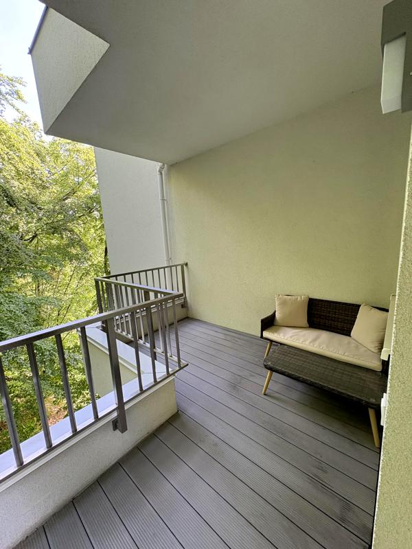 Spacious 1-Bedroom Apartment on Stusa Street with Park View