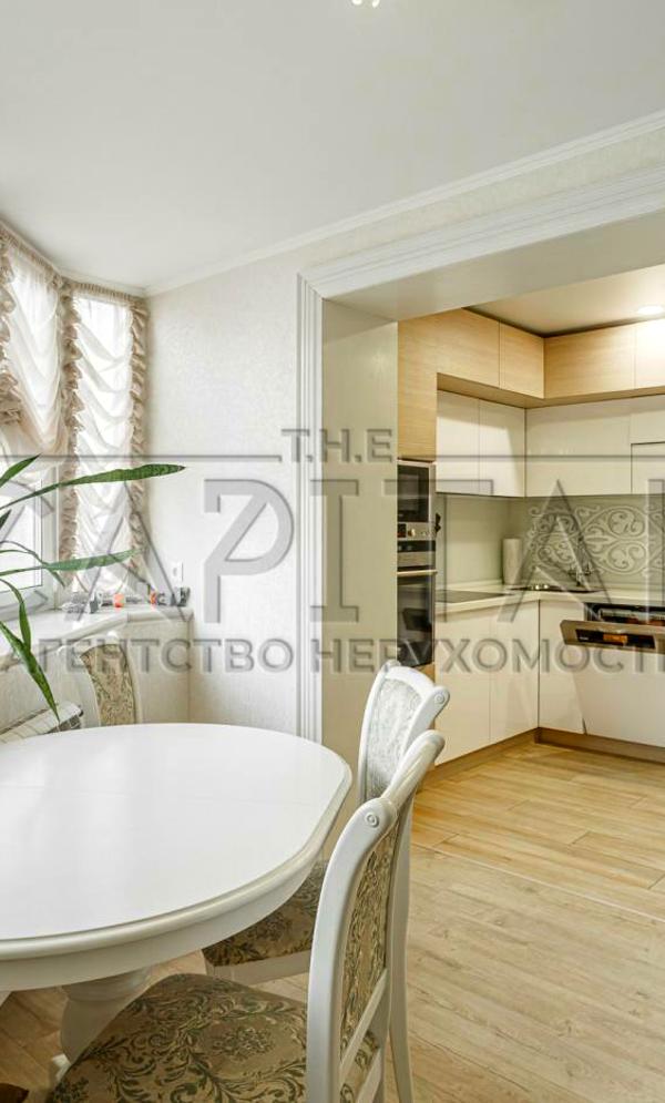 Spacious 3-Room Apartment with Premium Renovation and Smart Home Technologies