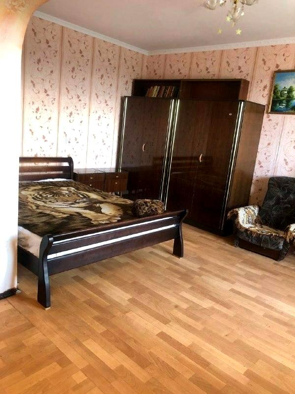 Spacious 1-bedroom apartment with city view on 16th floor